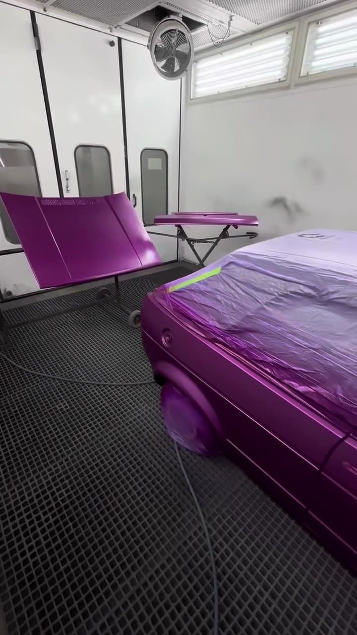 Video: Restaurierter VW Golf 1 in Lila Metallic